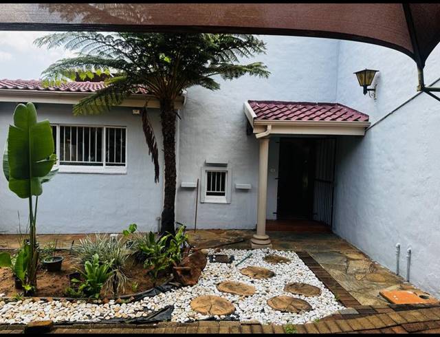 6 BEDROOM HOUSE FOR SALE IN MENLYN